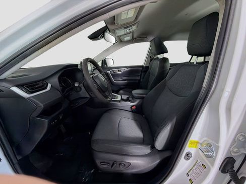 Used 2020 Toyota RAV4 XLE w/ Carpet Mat Package FWD image 19