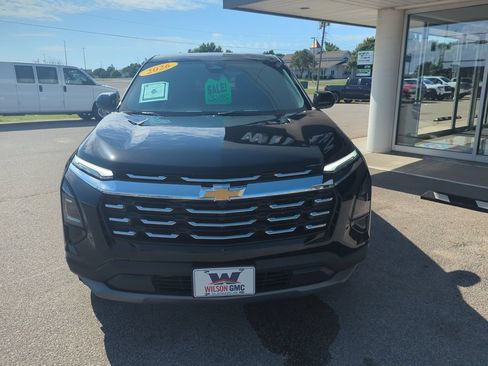 Used 2026 Chevrolet Equinox LT AWD/4WD image 2