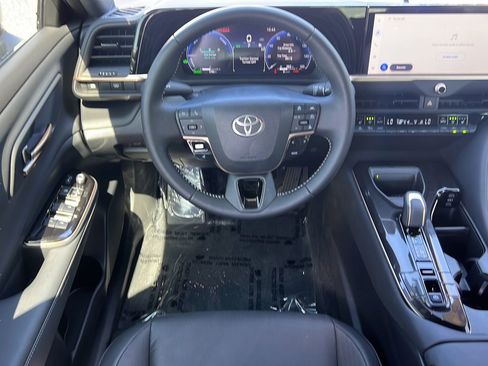 Used 2026 Toyota Crown AWD/4WD image 12