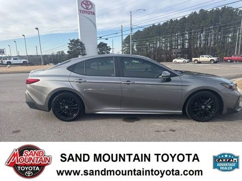 Used 2025 Toyota Camry SE w/ Convenience Package image 2