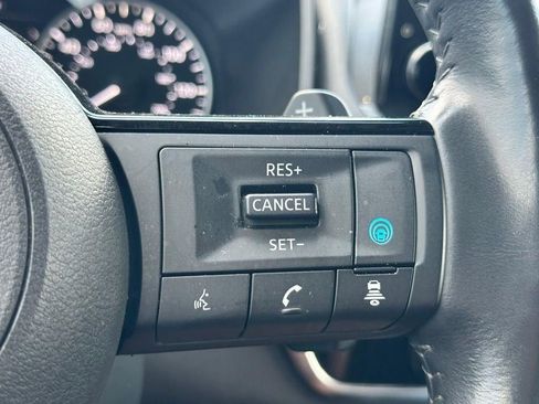 Used 2023 Nissan Rogue SL w/ SL Premium Package image 18