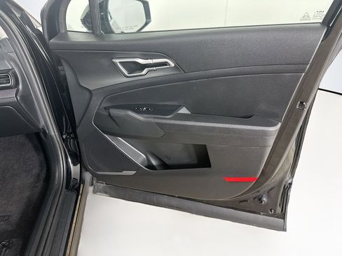 Used 2025 Kia Sportage LX image 30