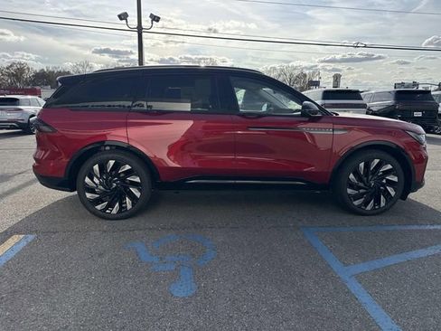 New 2026 Lincoln Nautilus Reserve w/ Jet Appearance Package image 3