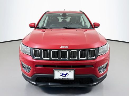 Used 2019 Jeep Compass Latitude FWD image 2