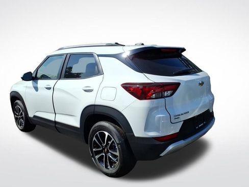 Used 2025 Chevrolet TrailBlazer LT w/ Driver Confidence Package image 4
