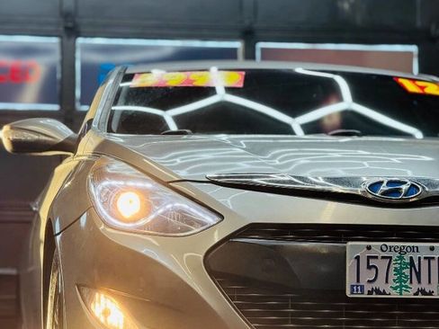 Used 2012 Hyundai Sonata Hybrid w/ Leather Pkg image 3