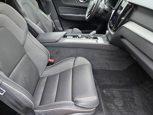 Used 2023 Volvo XC60 B5 Ultimate w/ Climate Package image 23