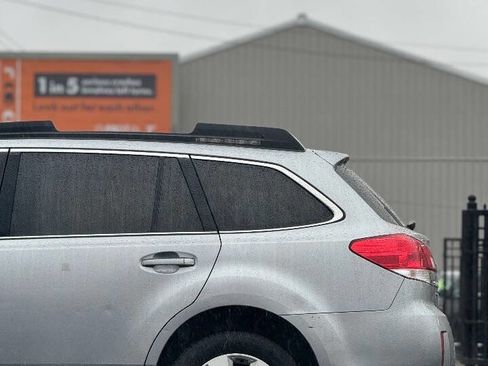 Used 2010 Subaru Outback 3.6R Limited image 16