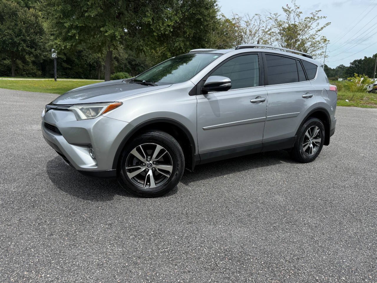 Used 2017 Toyota RAV4 XLE w/ Plus Extra Value Package AWD/4WD image 26