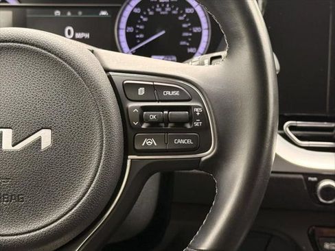 Used 2022 Kia Niro LXS FWD image 23