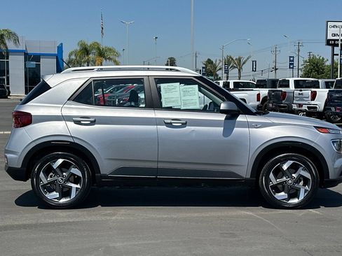 Used 2025 Hyundai Venue SEL FWD image 3