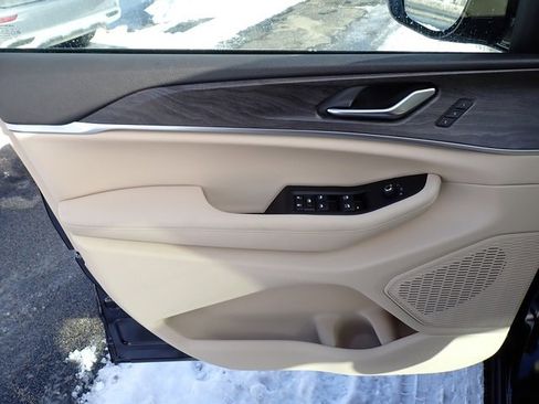 New 2025 Jeep Grand Cherokee Limited w/ Luxury Tech Group II image 15