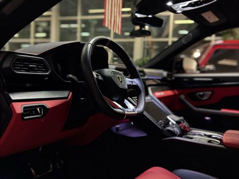 Used 2022 Lamborghini Urus image 31