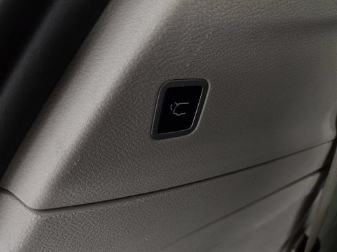 Used 2023 Chrysler Pacifica Touring-L FWD image 36