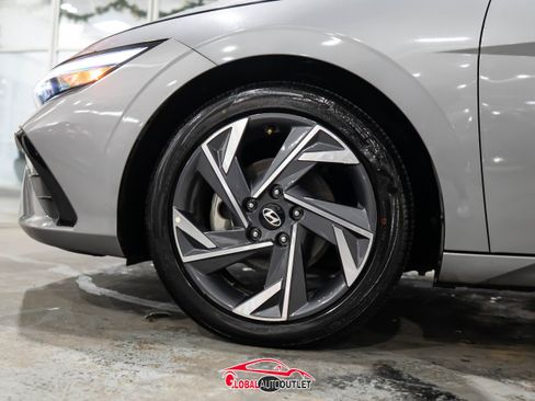 Used 2025 Hyundai Elantra SEL image 8