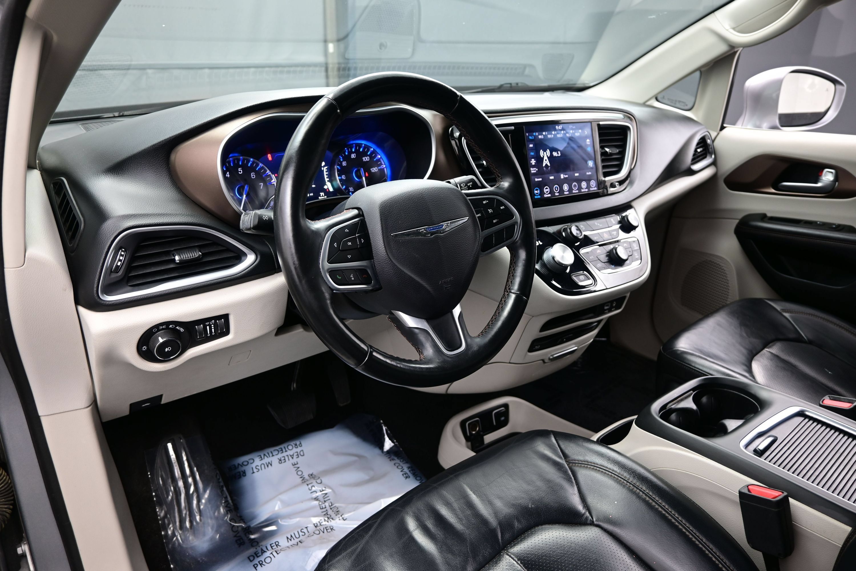 Used 2018 Chrysler Pacifica Touring-L Plus FWD image 12