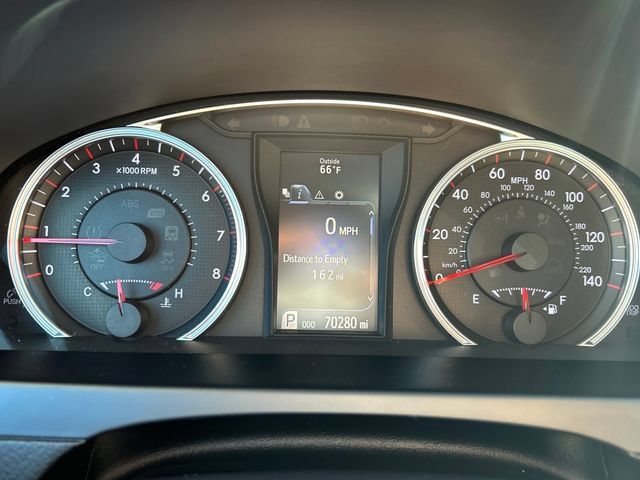 Used 2017 Toyota Camry SE w/ Moonroof Package FWD image 15