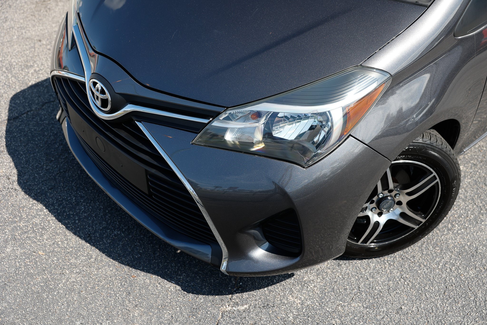 Used 2015 Toyota Yaris L FWD image 23