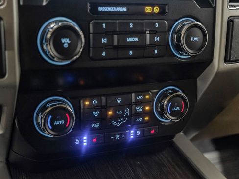 Used 2020 Ford F250 Lariat w/ Lariat Ultimate Package AWD/4WD image 27