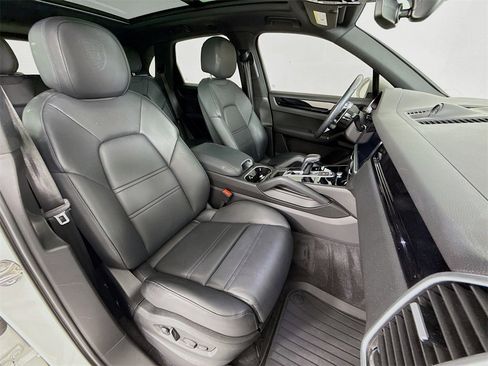 Used 2023 Porsche Cayenne image 30