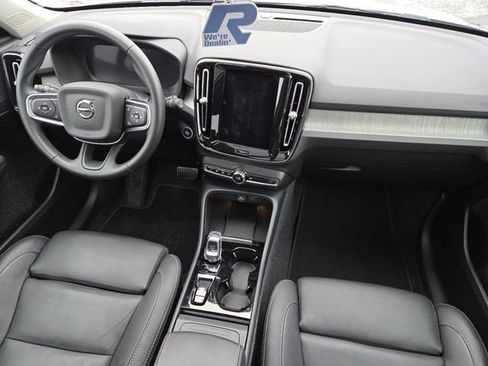 Used 2025 Volvo XC40 B5 Plus image 30