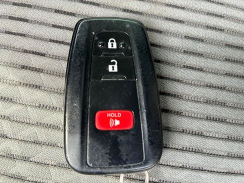 Used 2022 Toyota 4Runner SR5 AWD/4WD image 32