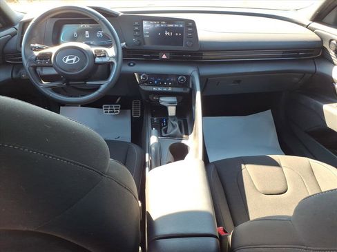 Used 2025 Hyundai Elantra Sport image 12