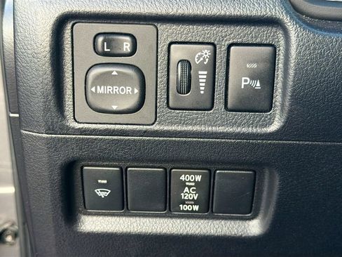 Used 2019 Toyota 4Runner Limited AWD/4WD image 33