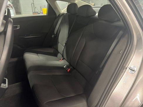Used 2025 Kia K4 FWD image 39