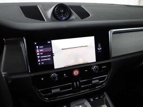 Certified 2026 Porsche Macan AWD/4WD image 34