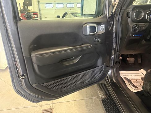 Used 2023 Jeep Wrangler Unlimited Sahara w/ Cold Weather Group AWD/4WD image 10