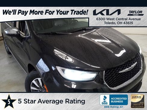 Used 2023 Chrysler Pacifica Limited image 1