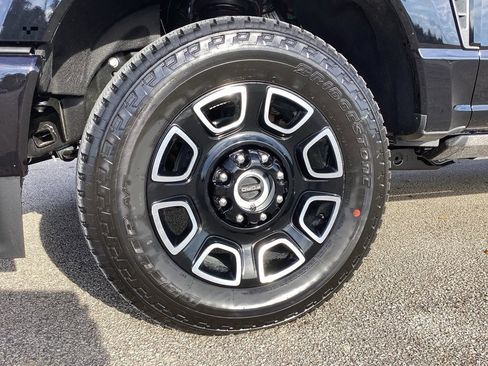 New 2026 Ford F250 Platinum w/ FX4 Off-Road Package image 18