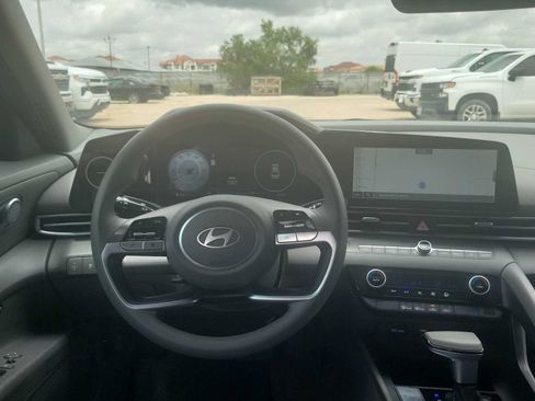 Used 2024 Hyundai Elantra SEL FWD image 14