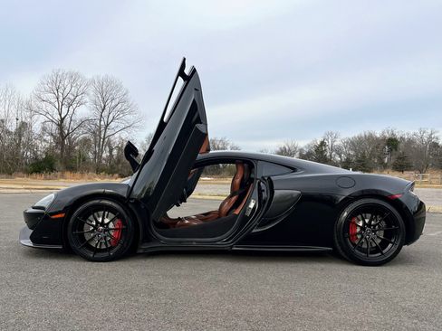 Used 2017 McLaren 570S image 8