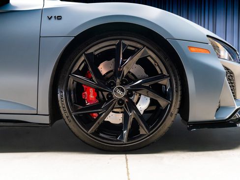 Used 2022 Audi R8 V10 w/ Premium Package RWD image 31