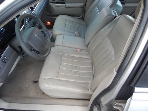 Used 2007 Lincoln Town Car Signature image 25