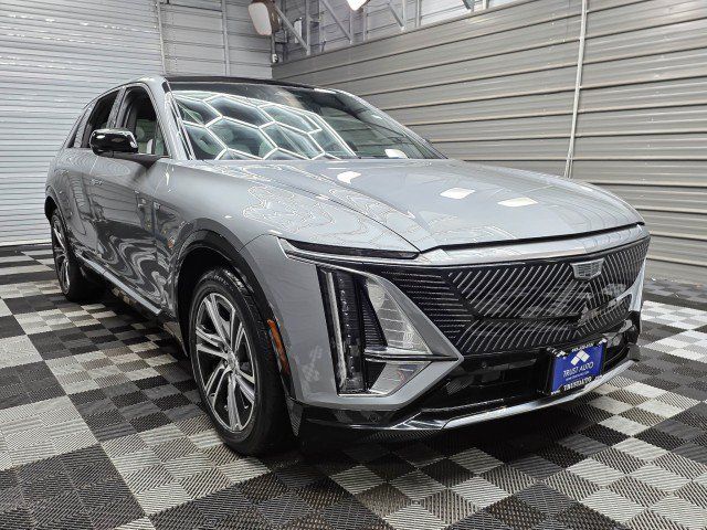 Used 2024 Cadillac Lyriq Luxury w/ LPO, Floor Liner Package AWD/4WD image 5