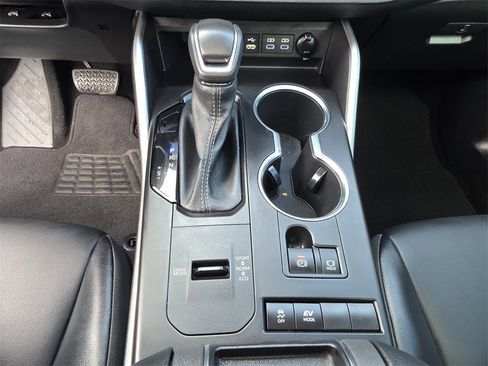 Certified 2022 Toyota Highlander XLE image 30