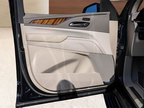 Certified 2024 Cadillac Escalade Premium Luxury Platinum w/ Heavy-Duty Trailer Package image 27