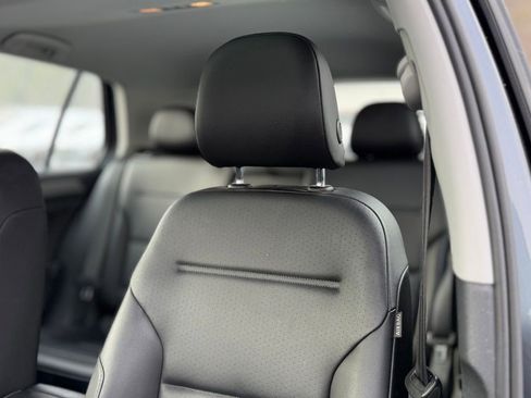 Used 2017 Volkswagen Golf Wolfsburg Edition image 5