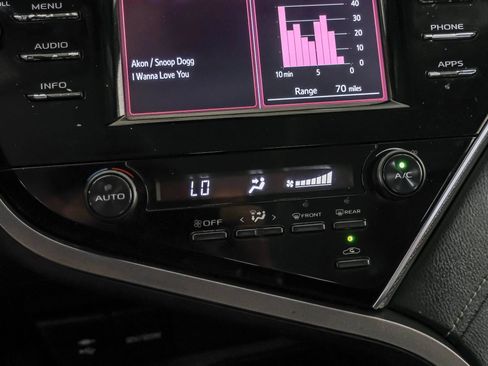 Used 2018 Toyota Camry SE FWD image 21
