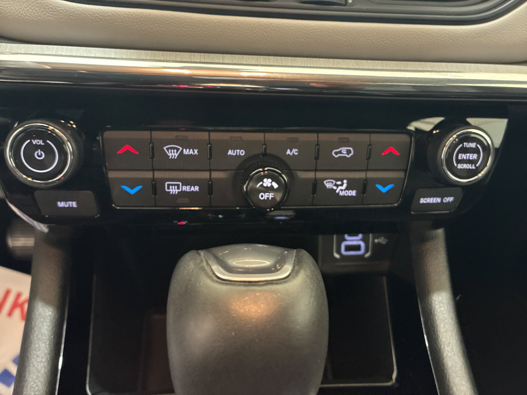 Used 2024 Jeep Compass Limited AWD/4WD image 21