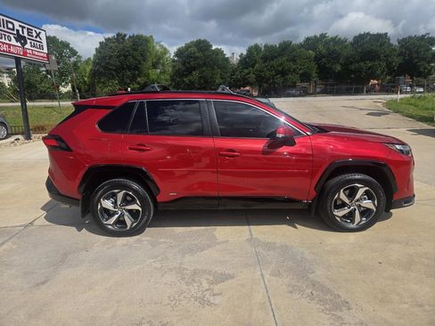Used 2025 Toyota RAV4 SE AWD/4WD image 9