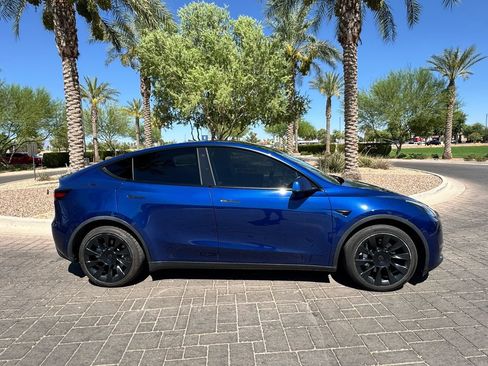 Used 2021 Tesla Model Y Long Range AWD/4WD image 2