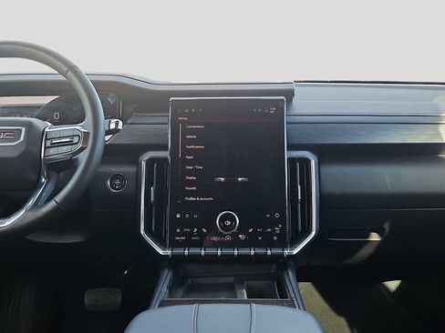 Used 2025 GMC Acadia Elevation image 14