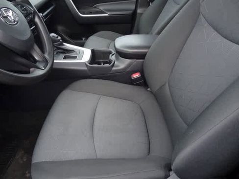 Used 2024 Toyota RAV4 XLE image 7