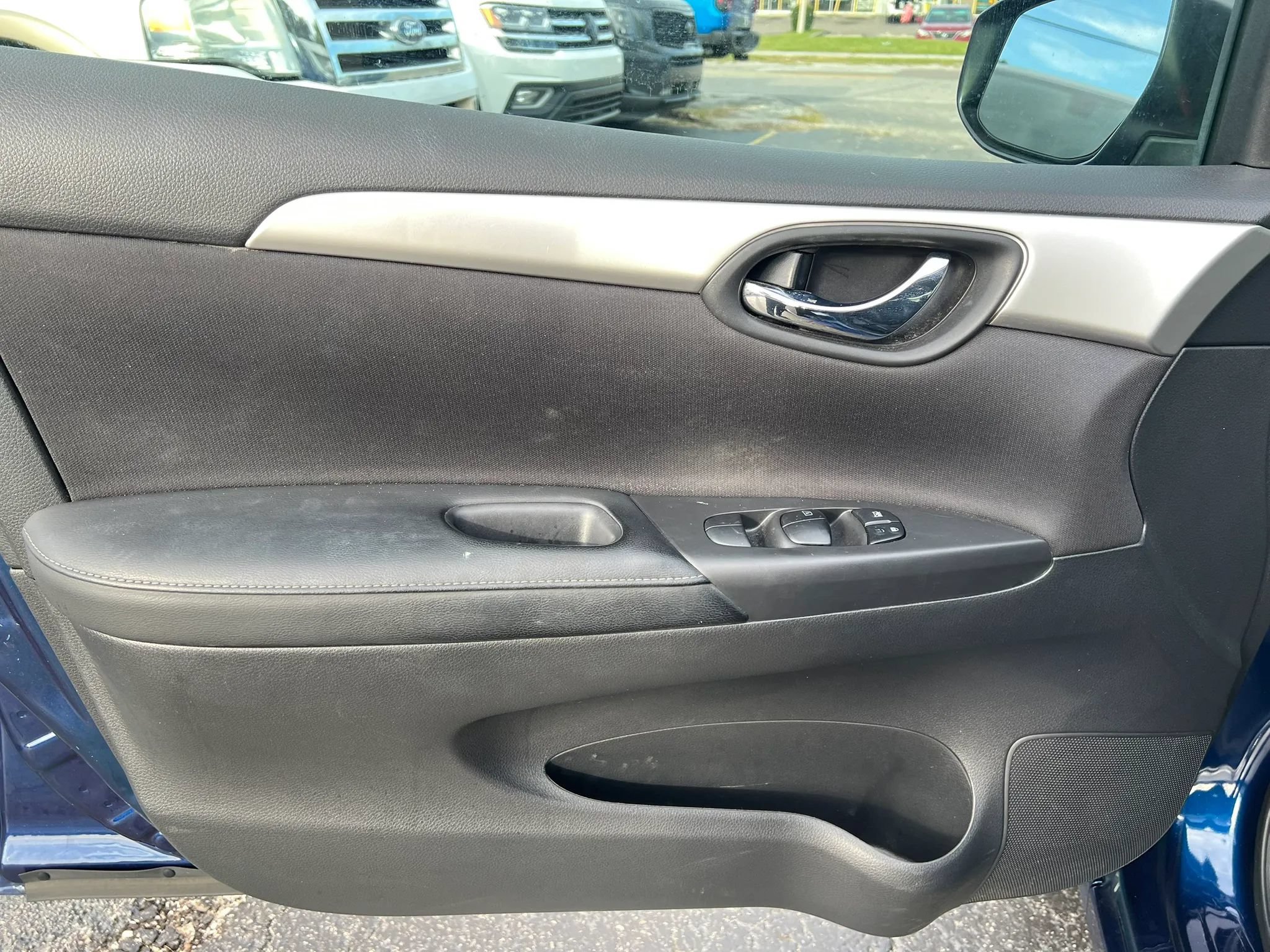 Used 2019 Nissan Sentra S w/ Appearance Package FWD image 8