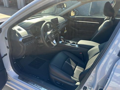 New 2025 Nissan Altima 2.5 SR image 11