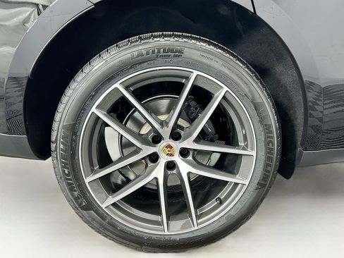 Used 2026 Porsche Macan AWD/4WD image 34